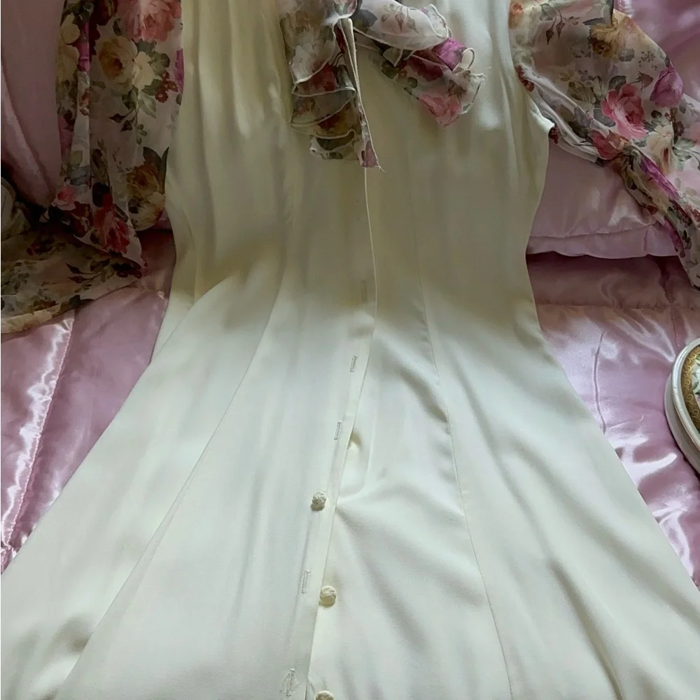Paris Sport Club elegant ivory